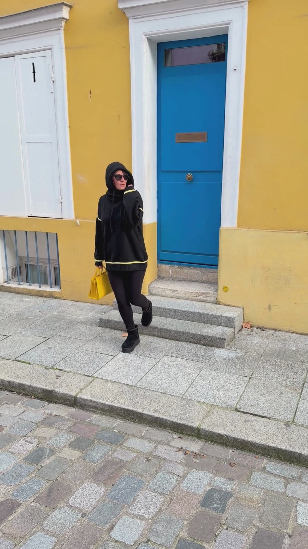 PULL NOIR / JAUNE MAYA